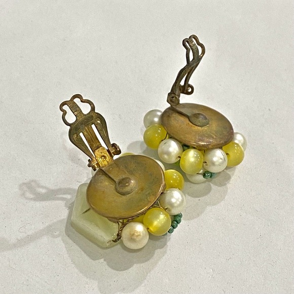 Vintage Mid Century Clip On Earrings Pearl Yellow Chartreuse Green Bead Clusters - Picture 8 of 8
